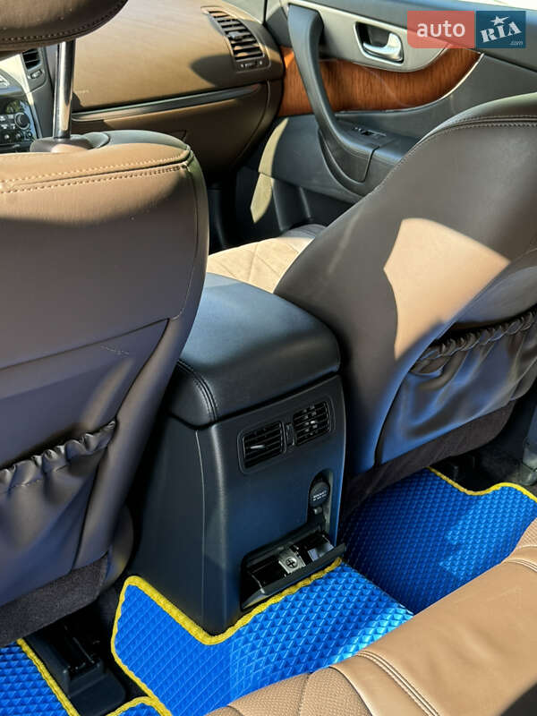 Позашляховик / Кросовер Infiniti QX70 2013 в Дніпрі