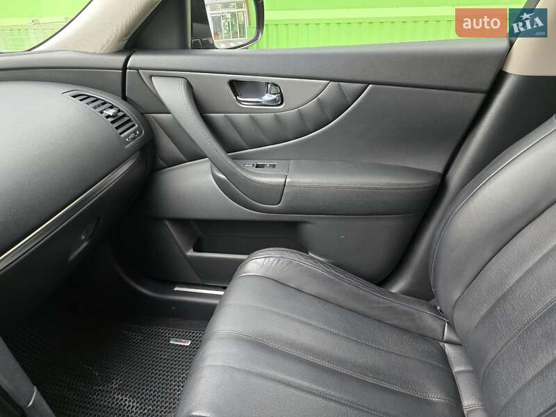 Внедорожник / Кроссовер Infiniti QX70 2014 в Виннице