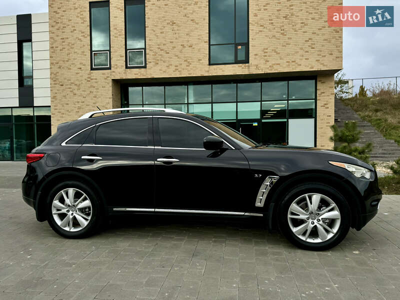 Внедорожник / Кроссовер Infiniti QX70 2016 в Хмельницком