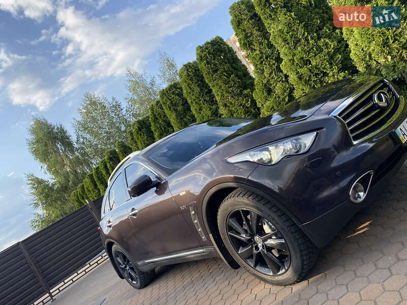Позашляховик / Кросовер Infiniti QX70 2013 в Києві
