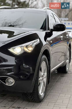 Внедорожник / Кроссовер Infiniti QX70 2014 в Днепре