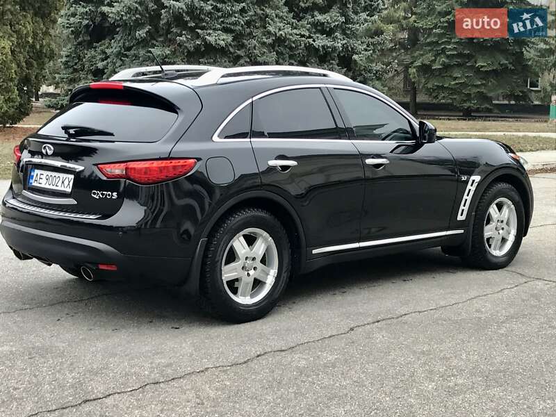 Внедорожник / Кроссовер Infiniti QX70 2013 в Петрове