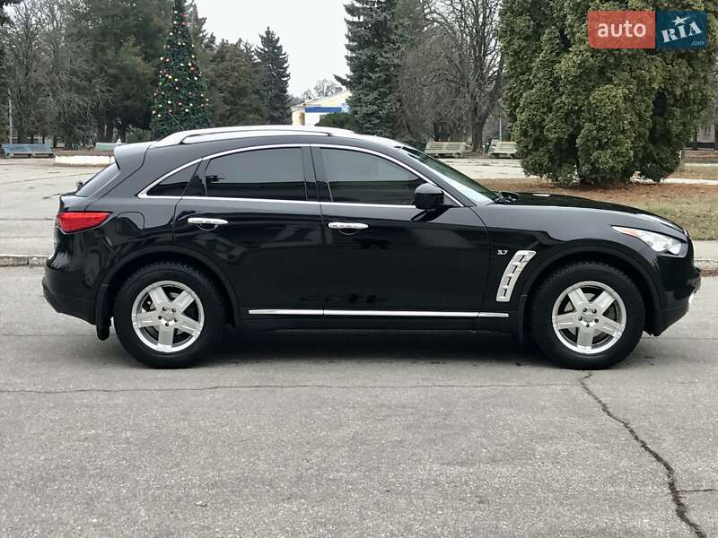 Внедорожник / Кроссовер Infiniti QX70 2013 в Петрове