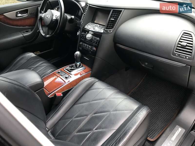 Внедорожник / Кроссовер Infiniti QX70 2013 в Петрове