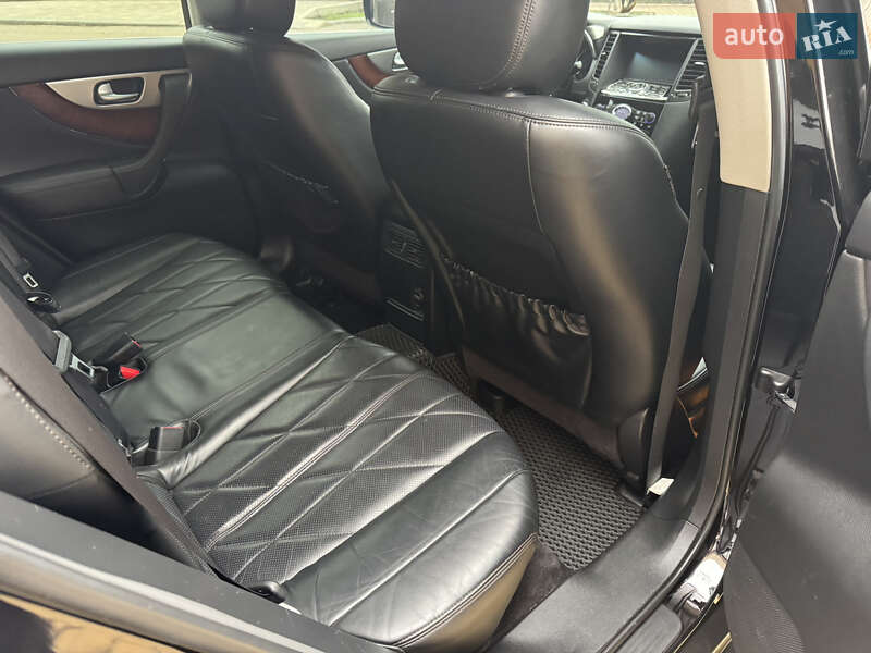 Внедорожник / Кроссовер Infiniti QX70 2013 в Одессе