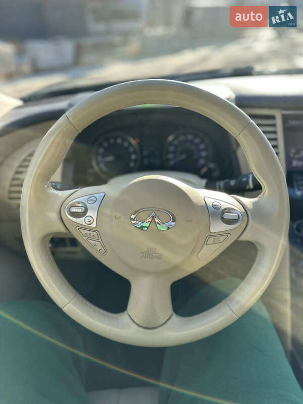 Внедорожник / Кроссовер Infiniti QX70 2014 в Ивано-Франковске