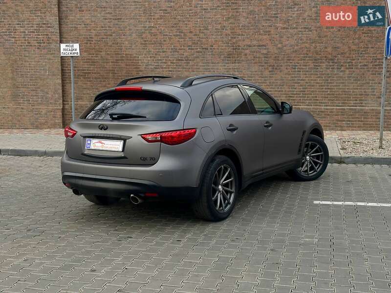 Внедорожник / Кроссовер Infiniti QX70 2015 в Одессе
