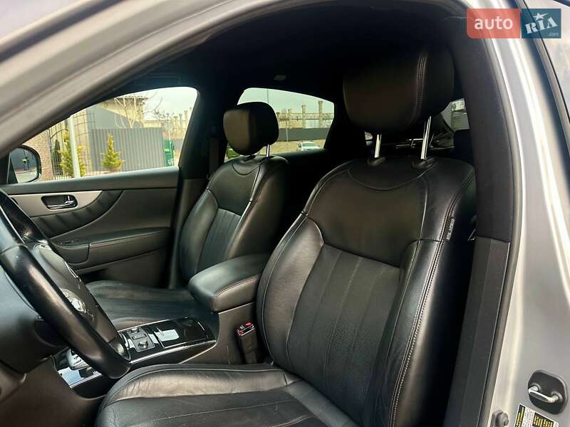 Внедорожник / Кроссовер Infiniti QX70 2015 в Одессе