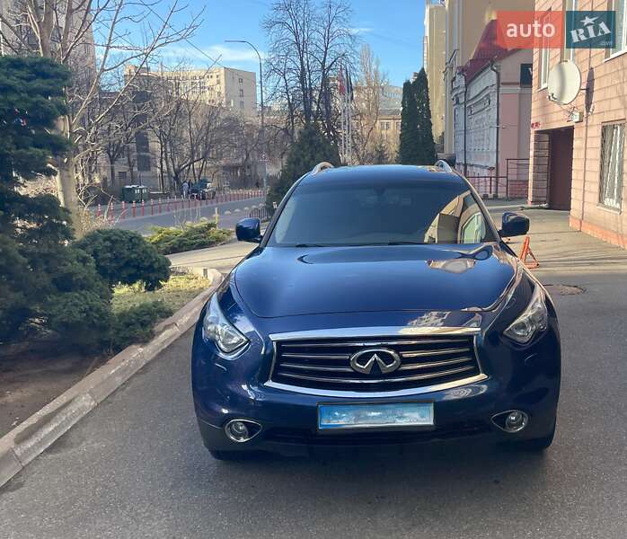 Внедорожник / Кроссовер Infiniti QX70 2014 в Киеве