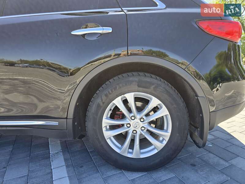 Внедорожник / Кроссовер Infiniti QX70 2014 в Виннице