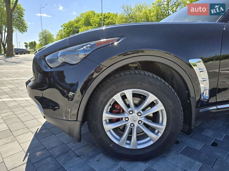 Внедорожник / Кроссовер Infiniti QX70 2014 в Виннице