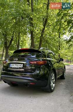 Внедорожник / Кроссовер Infiniti QX70 2013 в 