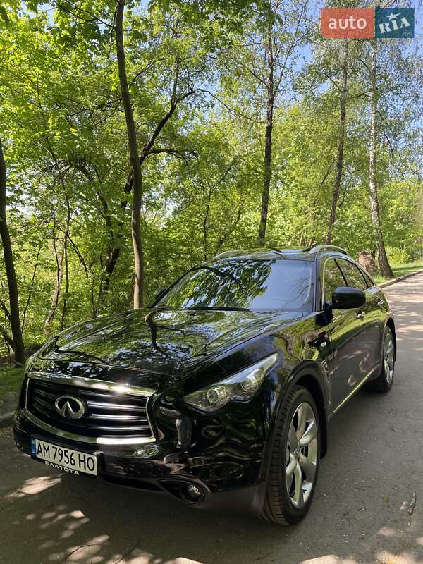Внедорожник / Кроссовер Infiniti QX70 2013 в 