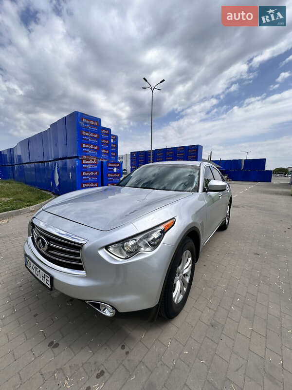 Внедорожник / Кроссовер Infiniti QX70 2016 в 