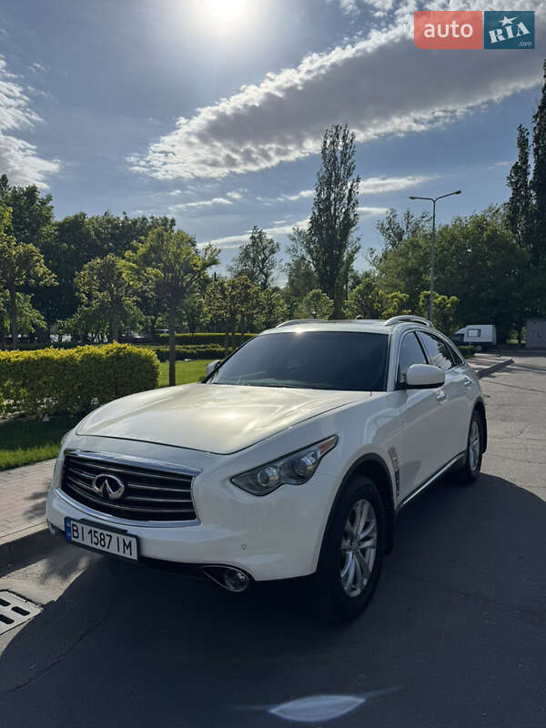 Внедорожник / Кроссовер Infiniti QX70 2013 в 