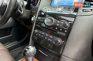 Внедорожник / Кроссовер Infiniti QX70 2013 в 