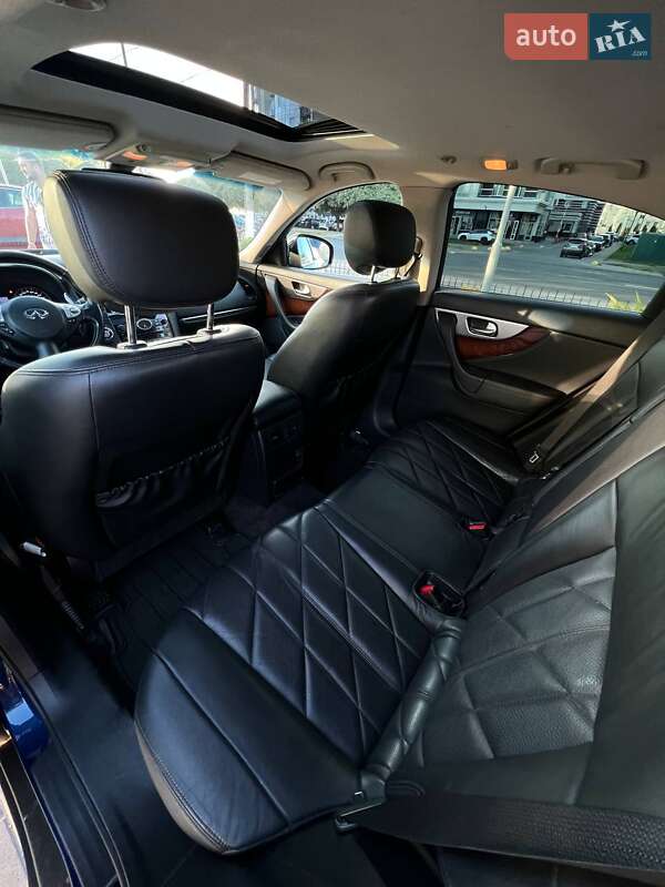 Внедорожник / Кроссовер Infiniti QX70 2013 в Хмельницком