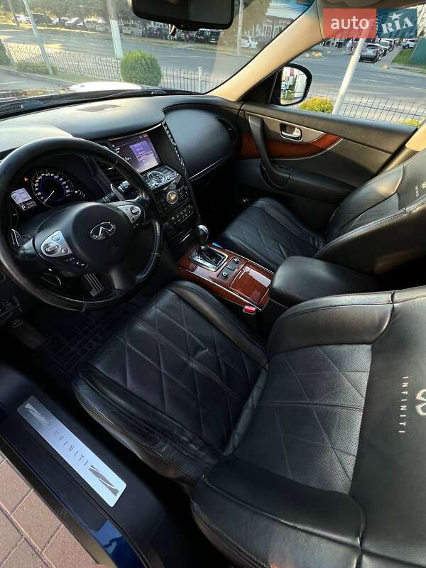 Внедорожник / Кроссовер Infiniti QX70 2013 в Хмельницком