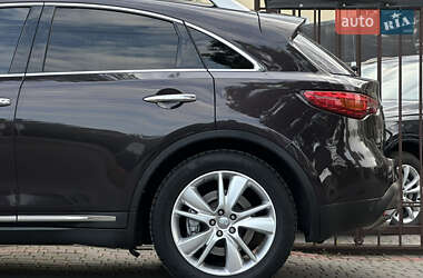 Позашляховик / Кросовер Infiniti QX70 2013 в 