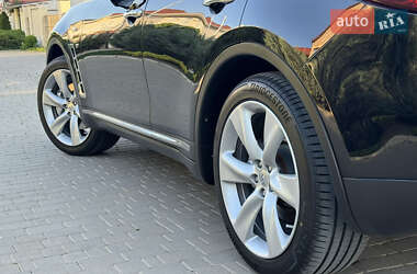Позашляховик / Кросовер Infiniti QX70 2013 в 
