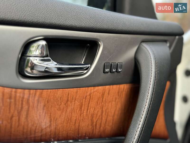 Внедорожник / Кроссовер Infiniti QX70 2014 в Киеве