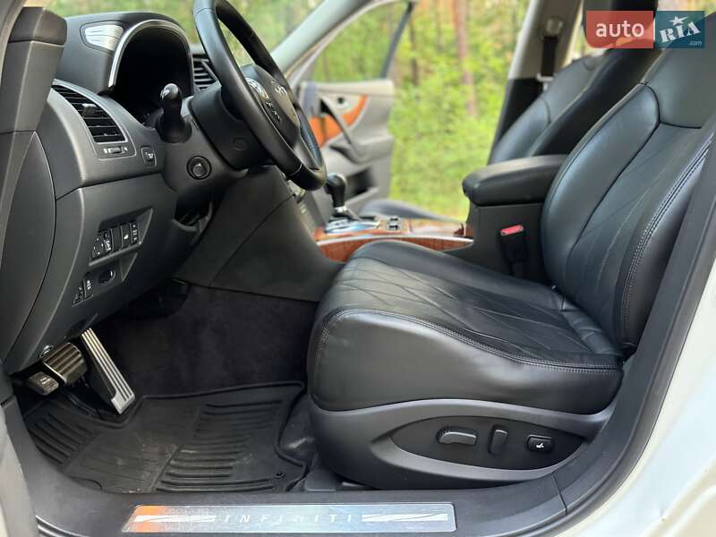 Внедорожник / Кроссовер Infiniti QX70 2014 в Киеве