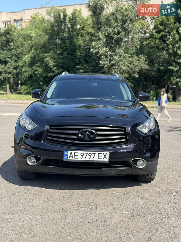 Позашляховик / Кросовер Infiniti QX70 2013 в 