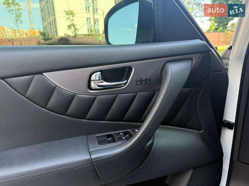 Внедорожник / Кроссовер Infiniti QX70 2016 в Ивано-Франковске