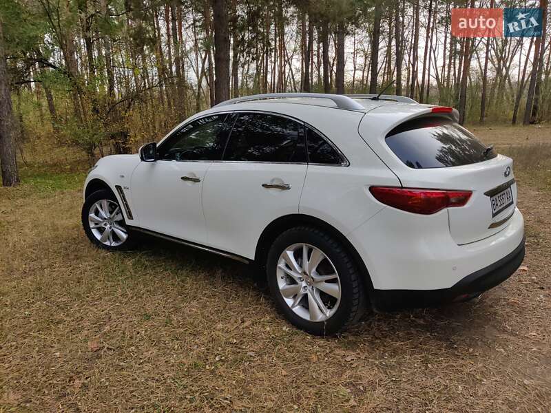Внедорожник / Кроссовер Infiniti QX70 2014 в Александрие