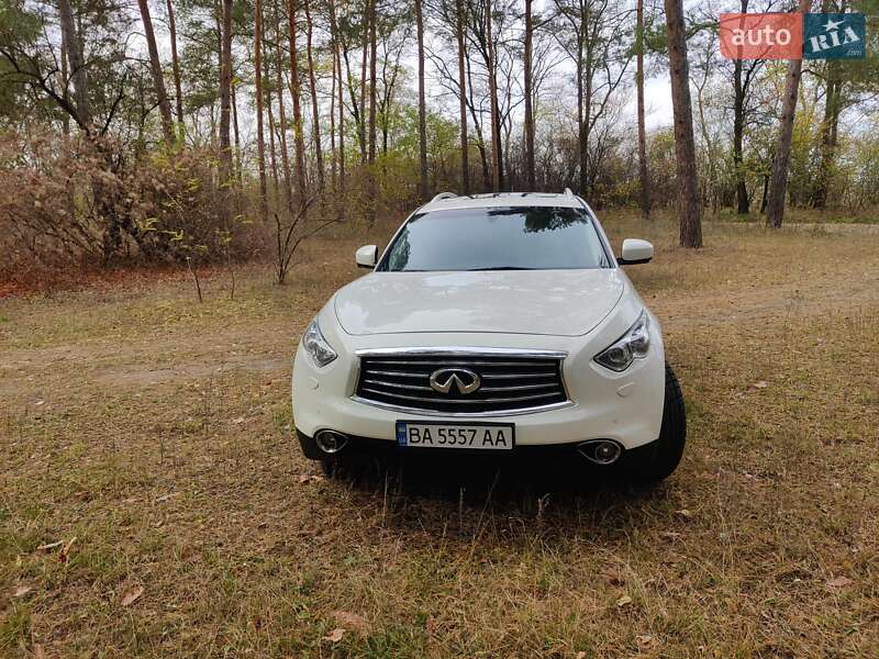Внедорожник / Кроссовер Infiniti QX70 2014 в Александрие