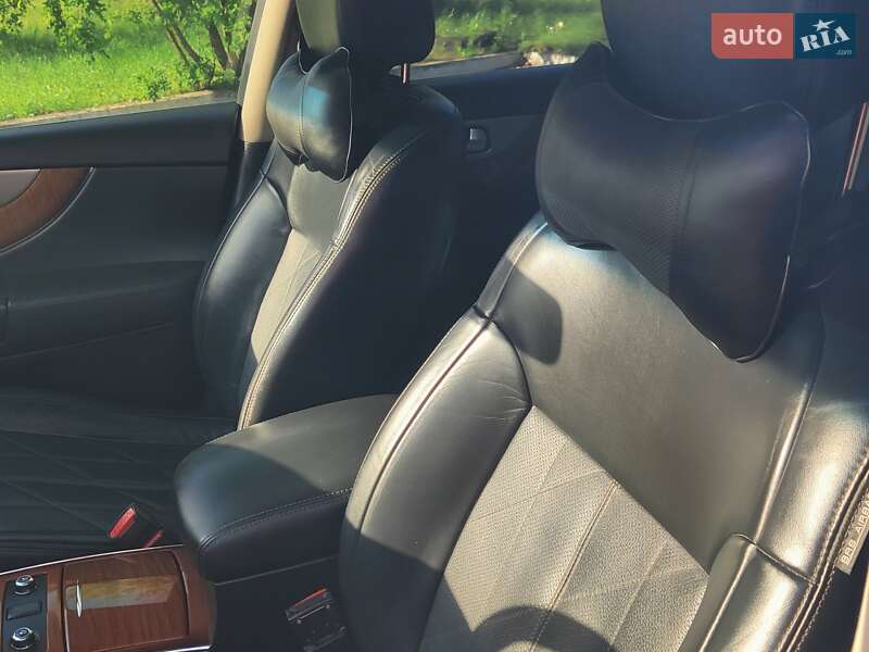 Внедорожник / Кроссовер Infiniti QX70 2014 в Александрие