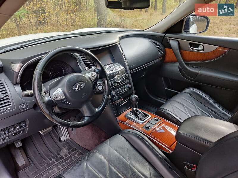 Внедорожник / Кроссовер Infiniti QX70 2014 в Александрие