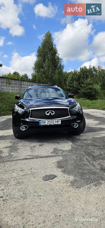 Внедорожник / Кроссовер Infiniti QX70 2015 в Вараше