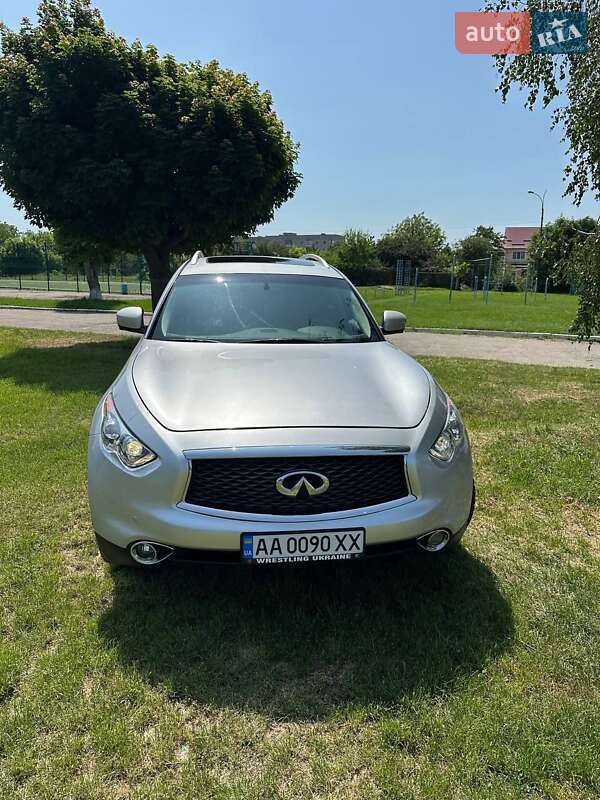 Внедорожник / Кроссовер Infiniti QX70 2015 в Киеве