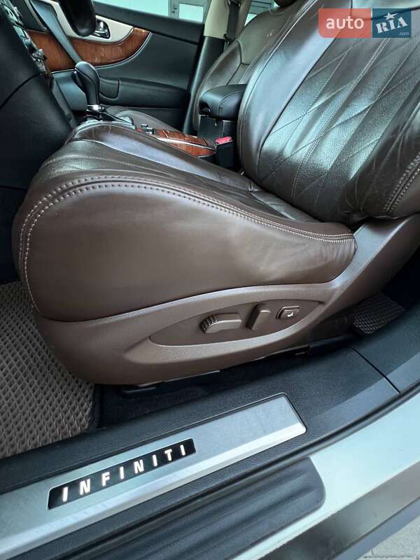 Внедорожник / Кроссовер Infiniti QX70 2013 в Киеве