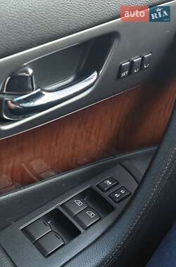 Внедорожник / Кроссовер Infiniti QX70 2013 в 