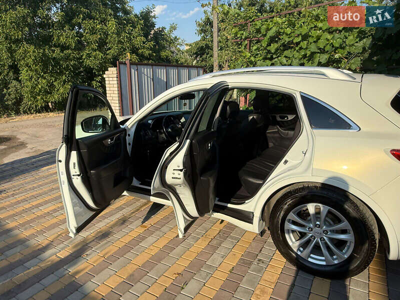 Позашляховик / Кросовер Infiniti QX70 2015 в Вінниці