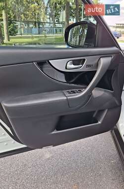 Внедорожник / Кроссовер Infiniti QX70 2014 в 