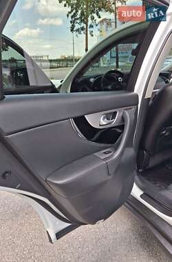 Внедорожник / Кроссовер Infiniti QX70 2014 в 