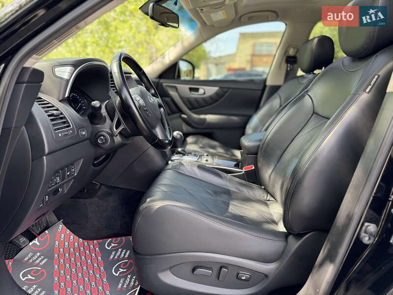 Позашляховик / Кросовер Infiniti QX70 2015 в Києві
