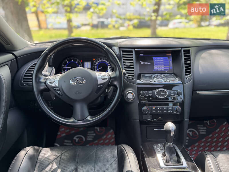 Позашляховик / Кросовер Infiniti QX70 2015 в Києві