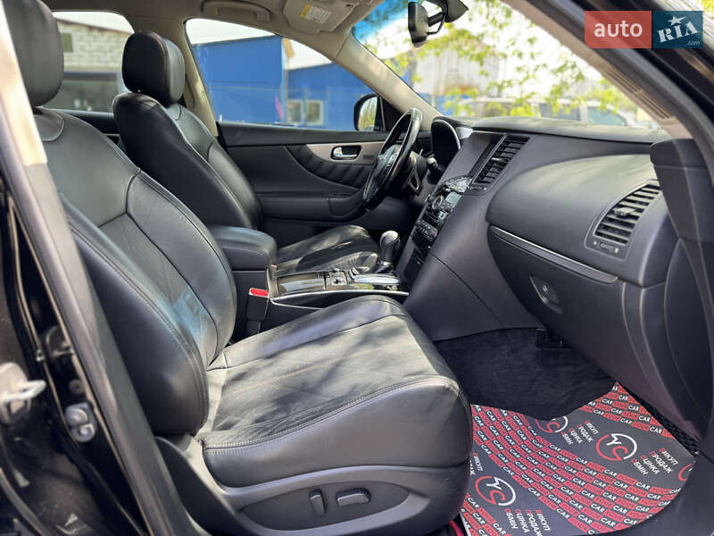 Позашляховик / Кросовер Infiniti QX70 2015 в Києві