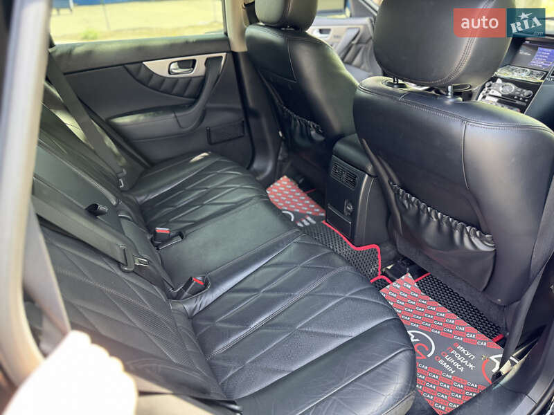 Позашляховик / Кросовер Infiniti QX70 2015 в Києві