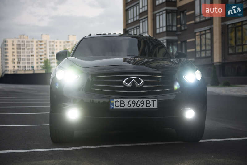 Внедорожник / Кроссовер Infiniti QX70 2015 в Чернигове