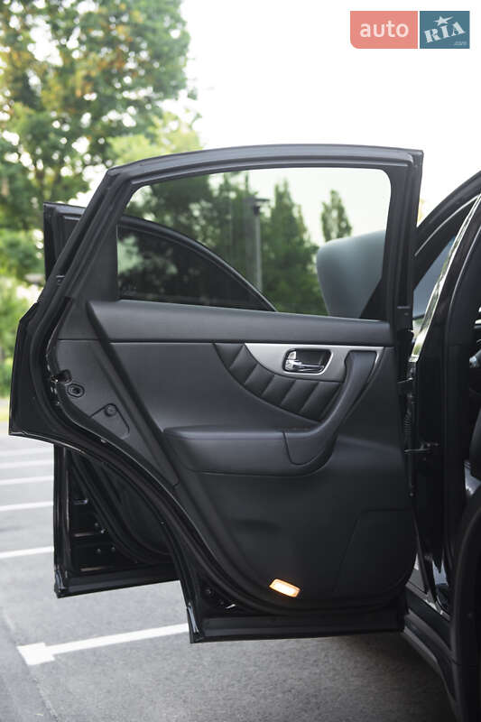 Внедорожник / Кроссовер Infiniti QX70 2015 в Чернигове