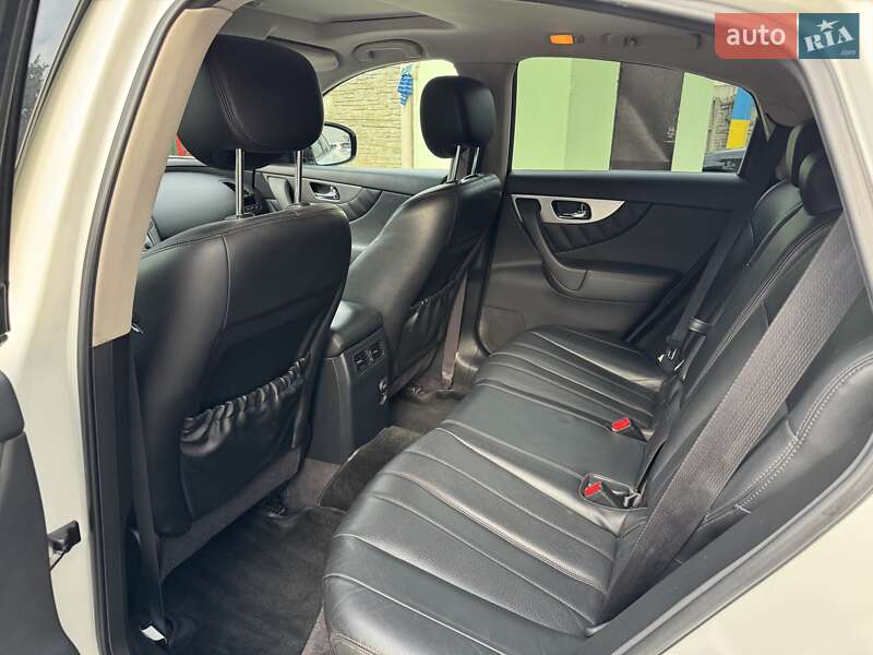 Позашляховик / Кросовер Infiniti QX70 2014 в Чернігові