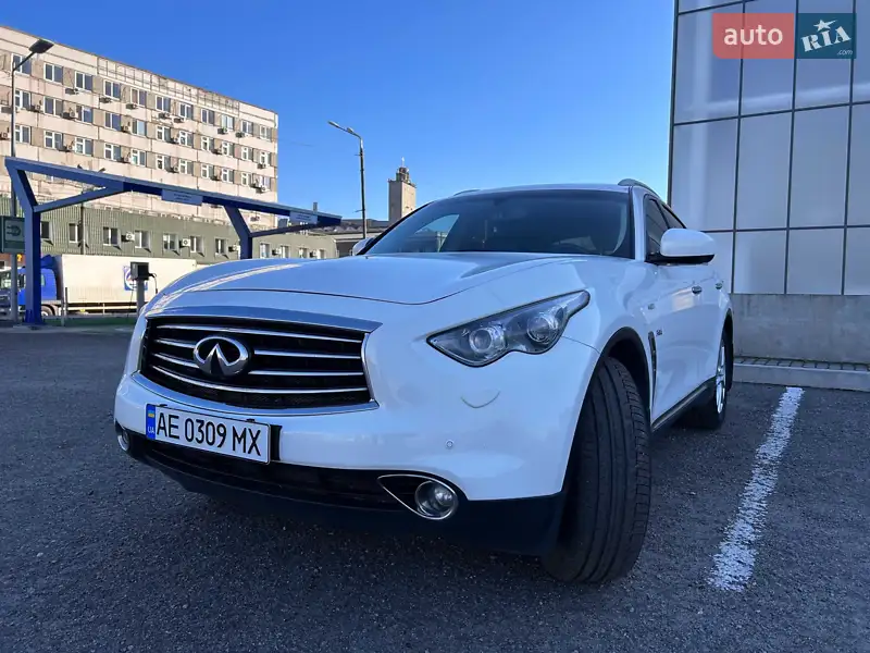 Infiniti QX70