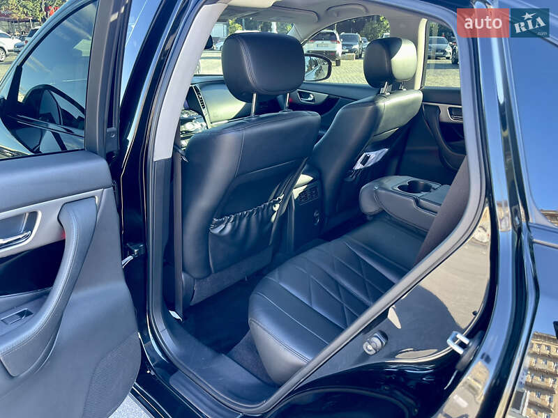 Внедорожник / Кроссовер Infiniti QX70 2013 в Харькове