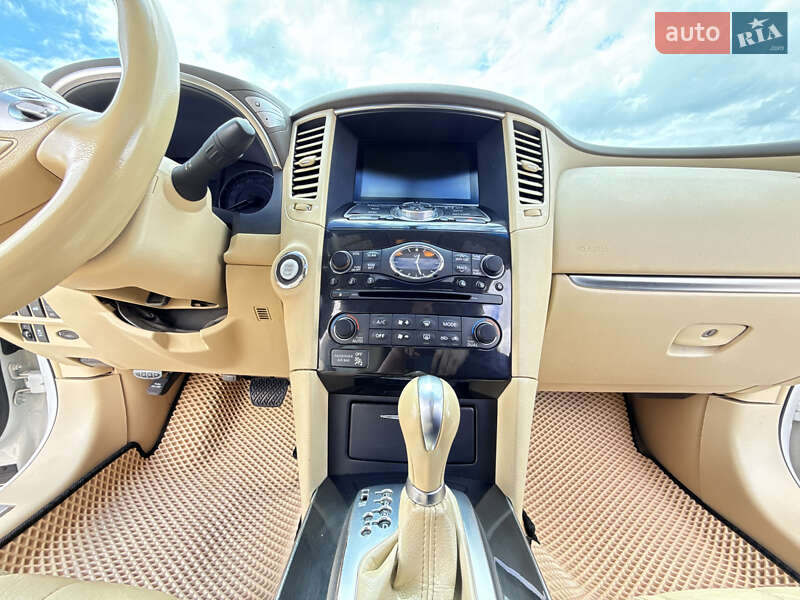 Внедорожник / Кроссовер Infiniti QX70 2016 в Виннице
