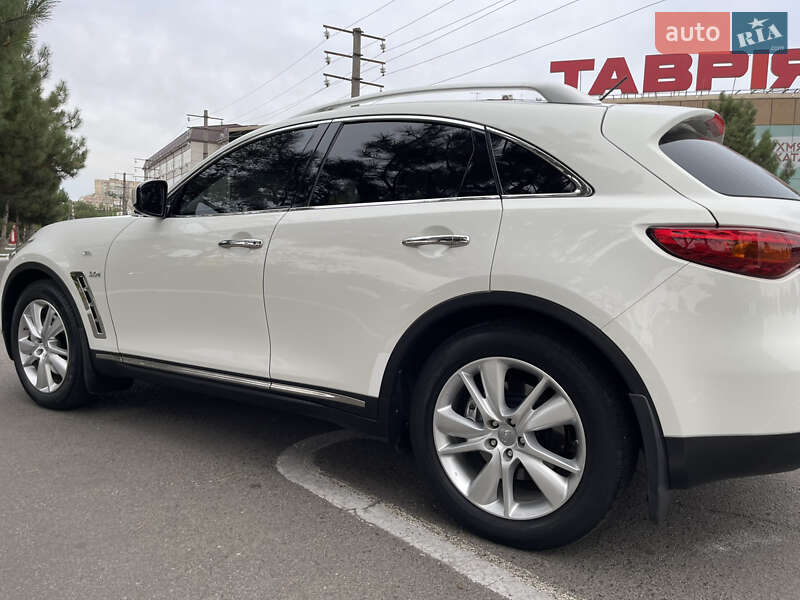 Внедорожник / Кроссовер Infiniti QX70 2015 в Одессе